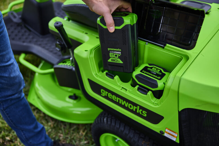 Greenworks CRT306 60V 30” Compact Ride On Mower - Image 10